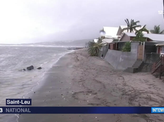 Dégâts à La Réunion après le passage du cyclone Bejisa INA