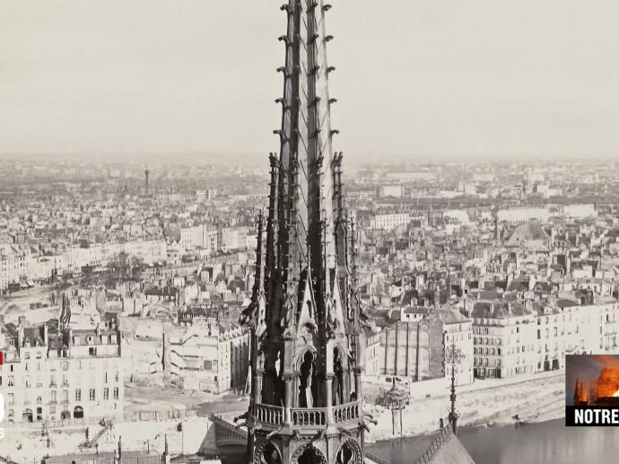 Derrière l image la flèche de Notre Dame de Paris INA