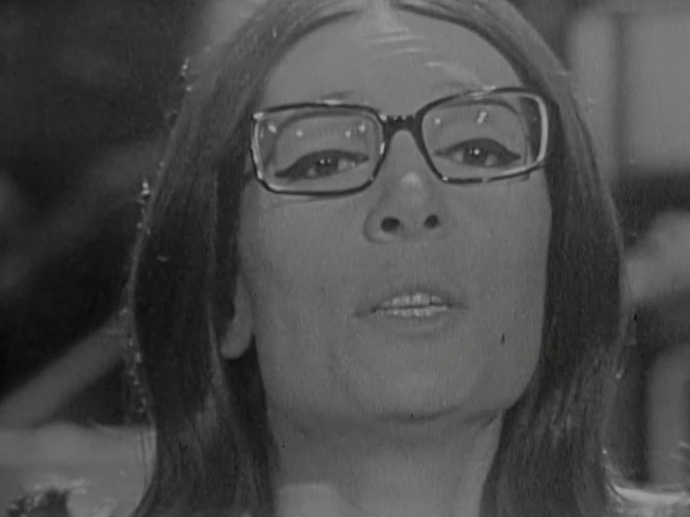Nana Mouskouri "Les Parapluies de Cherbourg" INA