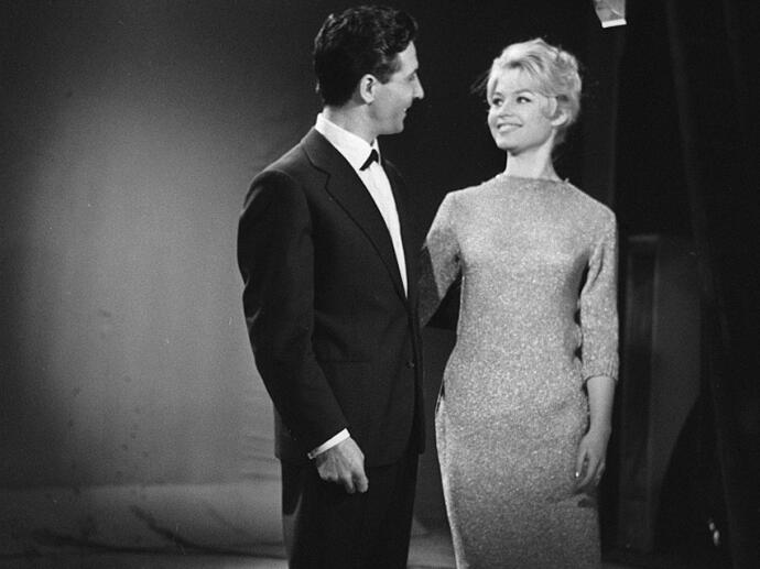 Voeux de Brigitte Bardot et Gilbert Bécaud pour 1958 INA Voeux de Brigitte Bardot et Gilbert Bécaud pour 1958 INA