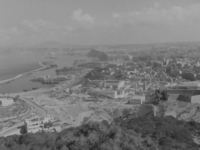 Visite à Oran de Monsieur André Le Troquer, ministre de l'Intérieur INA