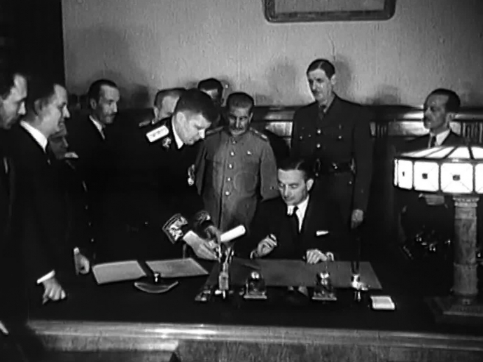 Signature du pacte franco soviétique le décembre INA