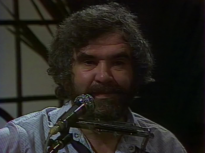 René Egles chante une chanson en alsacien INA