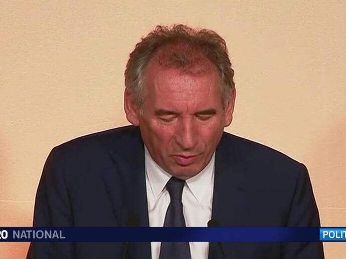 François Bayrou Quitte Le Gouvernement | INA