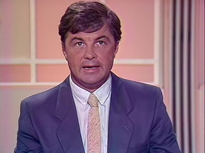 Pin's Média Télévision – Antenne 2 / France 2 – Versions Différentes Au Choix
