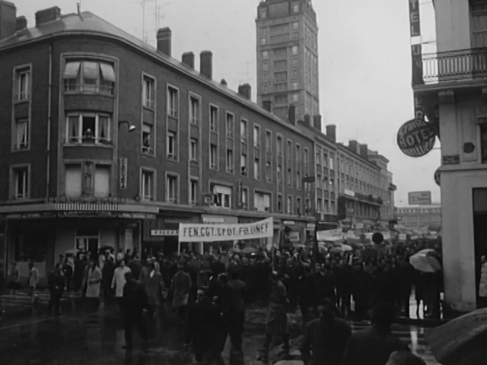 Amiens Travailleurs Et Tudiants Ont D Fil Travers Les Rues De La