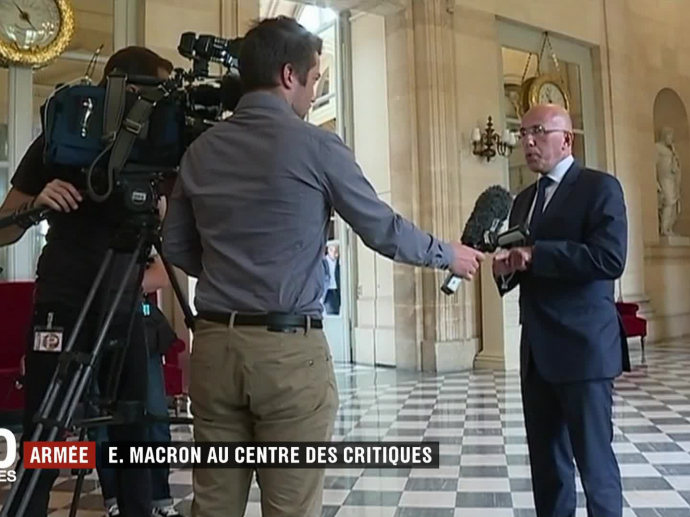 Réactions politiques au remplacement de Pierre De Villiers | INA