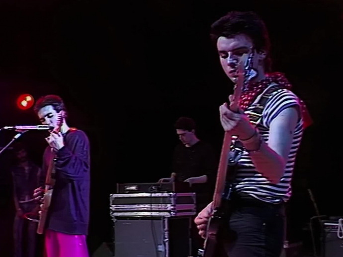 The Cure sur la scène du Théâtre de l'Empire à Paris | INA