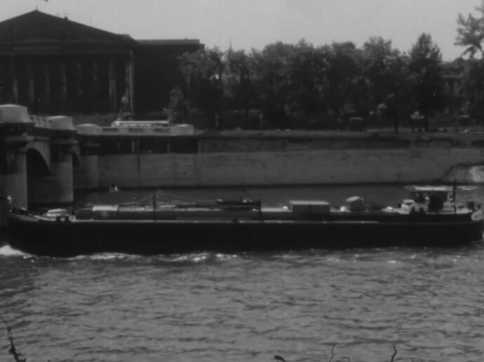 Lot De 33 Photos Miniatures - Camp Militaire, Défilé, Bateaux, Chars, Saucisson De Lyon
