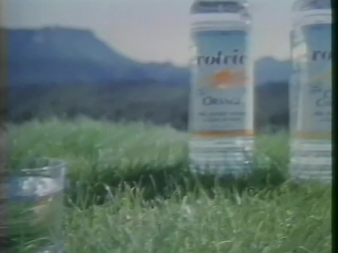 VOLVIC ORANGE, CITRON, CITRON VERT : EAU MINERALE AROMATISEE SANS SUCRE ...