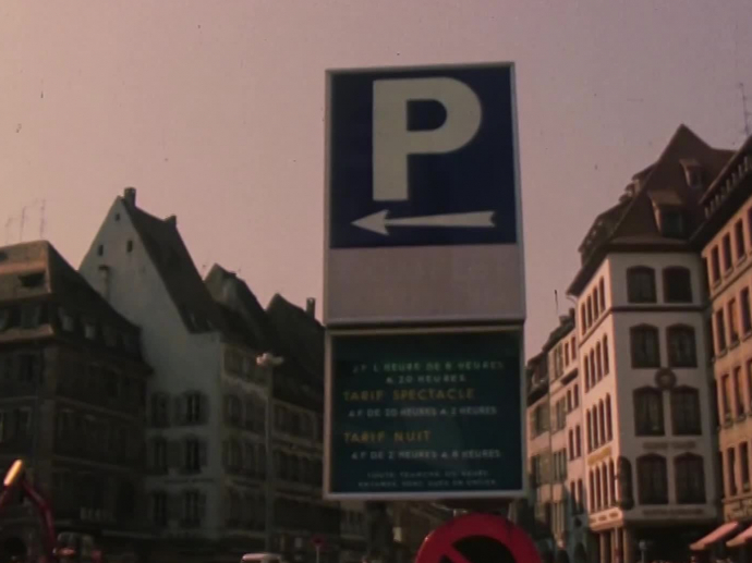 1ère voiture au parking place Gutenberg INA