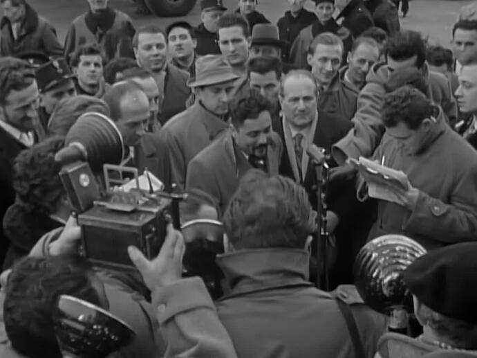 Alain Bombard de retour à Paris INA