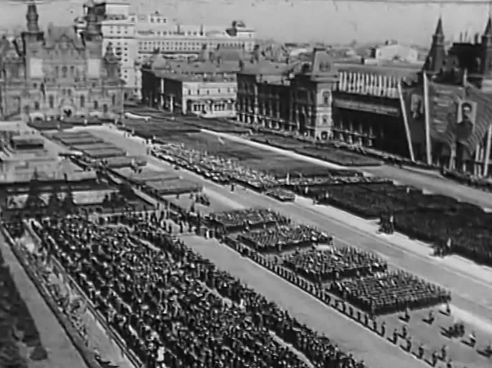 Parade militaire sur la place Rouge | INA