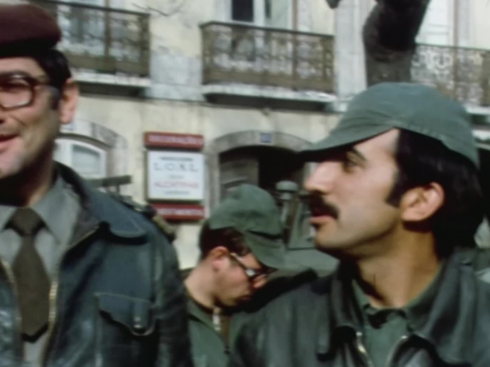 1974 : La Révolution des Oeillets au Portugal | INA