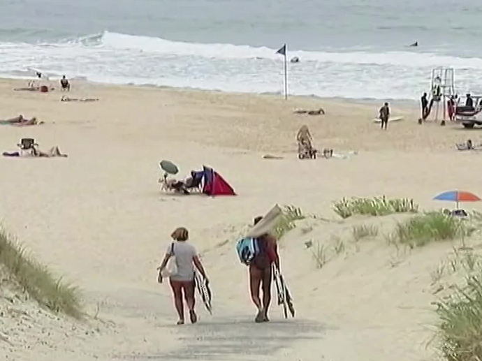 NATURISME - LES SPOTS FRANCAIS ATTIRENT GENS DU MONDE ENTIER (V2)