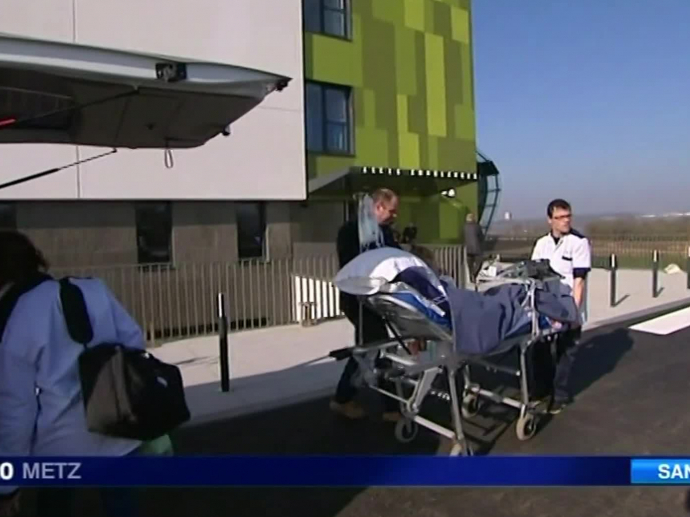 Arrivée des premiers patients à l'hôpital Robert Schuman à Vantoux INA