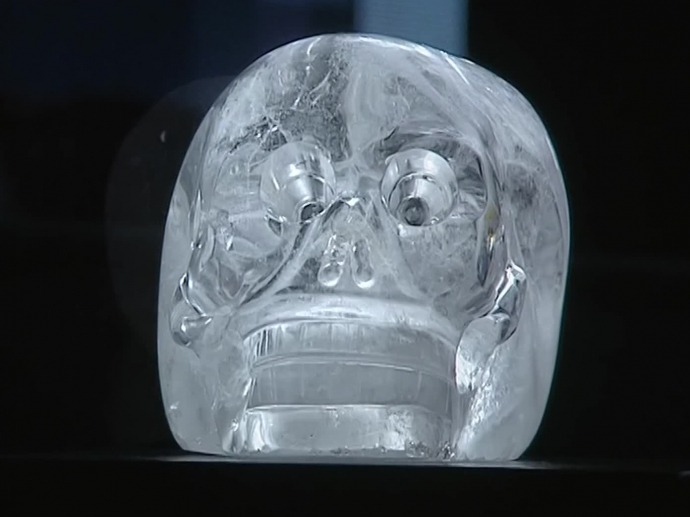 Crâne de cristal exposé au musée du quai Branly