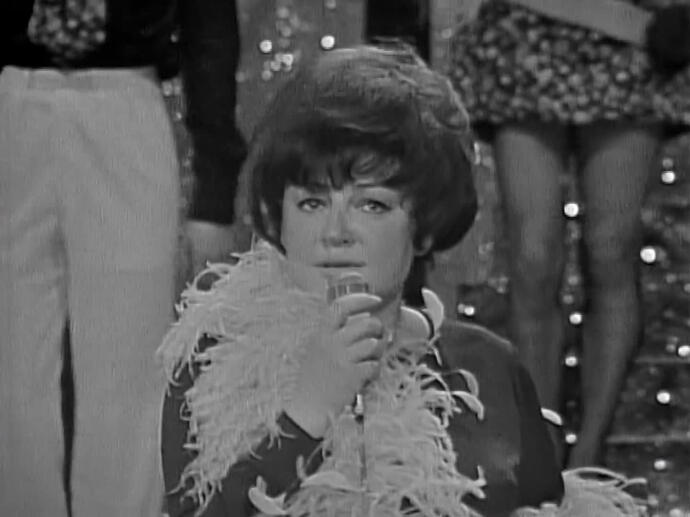 1967 Régine interprète «La Grande Zoa» INA