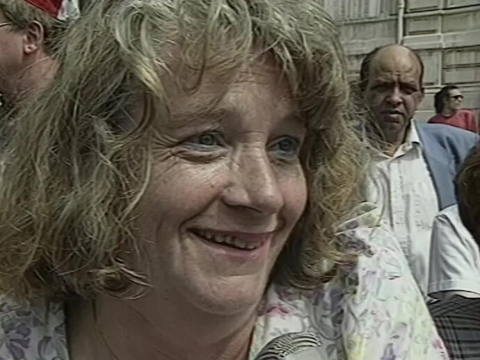 Visite de la reine d'Angleterre en France l'accueil des Parisiens INA