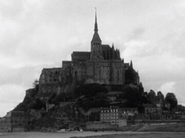 <p>Le Mont Saint-Michel en 1965.</p>
