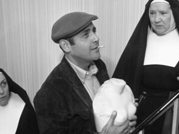 <p>Jean Yanne dans une scène de la série «Les Saintes chéries» en 1965.<br />
</p>