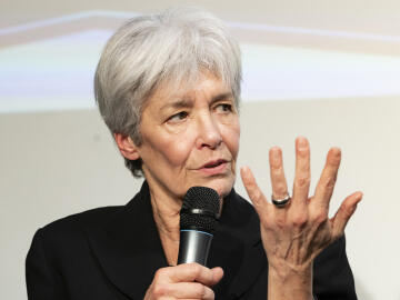 Claudie Haigneré lors du Lundi de l'INA consacré à la vulgarisation de la conquête spatiale à la télévision au CFJ le 13 février 2023. Crédits : INA/ Didier Allard.