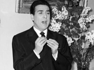 <p>Luis Mariano chez lui. RTF. 1960</p>