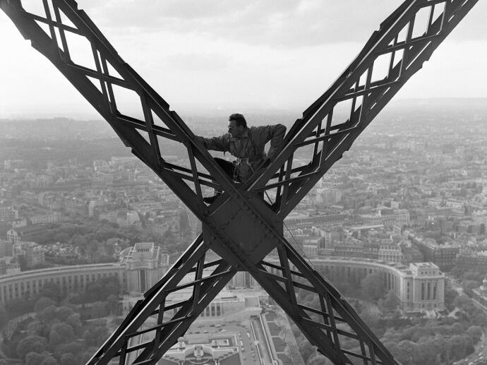 Lascension La Tour Eiffel En Direct Ils Ont Amen La Montagne La